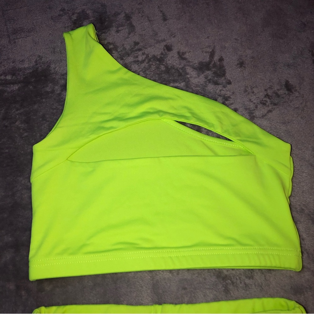 Zaful green neon stretchy biker shorts set/ one shoulder cut out cropped top - Picture 2 of 13